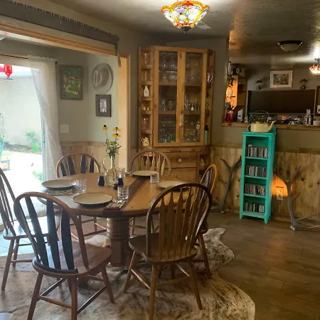Zion\'S Backyard Bed And Breakfast
